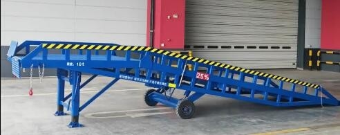 カスタマイズされた容器の負荷のプラットホーム、倉庫のトラックのための電気油圧ドック レベラーの油圧傾斜路
