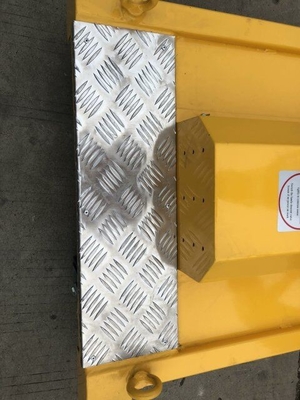 Yellow Single Mast Aerial Platform Lift 8m And Loading 130Kg Long Life Time